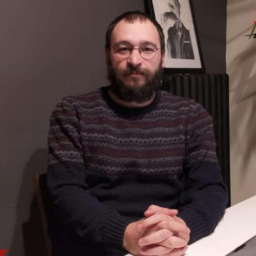 Ayan: Medya, günümüz kapitalist toplumsal
formasyonun tam göbeğinde yer almaktadır